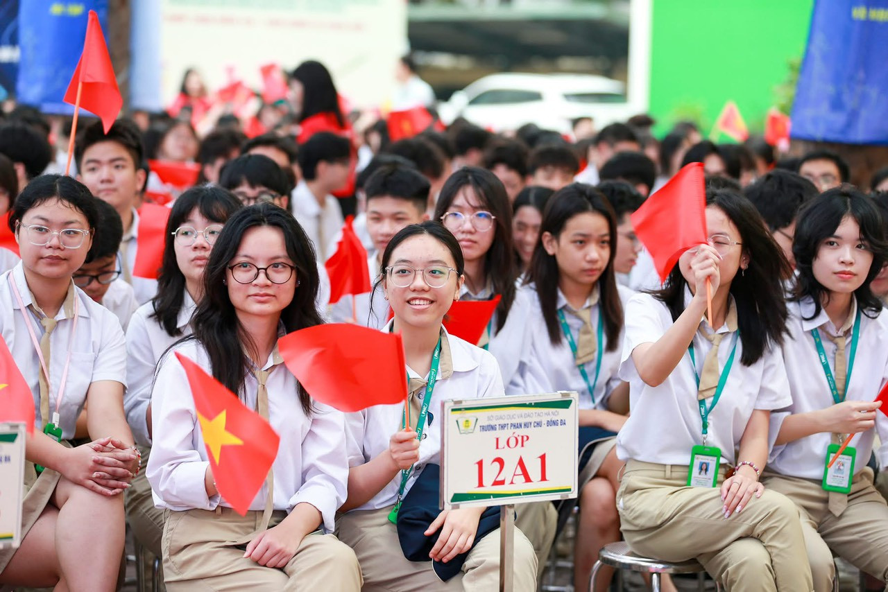 Hà Nội yêu cầu các trường công khai đường dây nóng xử lý bạo lực học đường- Ảnh 1.