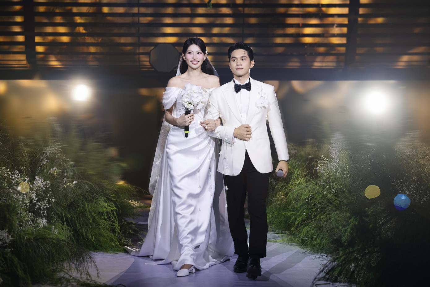 Dàn hoa hậu nhảy múa ở lễ cưới Á hậu Quỳnh Châu và chồng CEO- Ảnh 2. Dàn hoa hậu nhảy múa ở lễ cưới Á hậu Quỳnh Châu và chồng CEO- Ảnh 2.