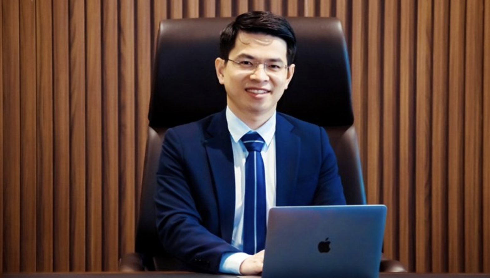 Chủ tịch ngân hàng trẻ nhất Việt Nam gây sốt mạng khi song ca với Bùi Công Nam là ai?- Ảnh 3. Chủ tịch ngân hàng trẻ nhất Việt Nam gây sốt mạng khi song ca với Bùi Công Nam là ai?- Ảnh 3.