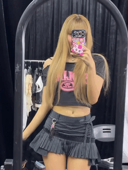 Lisa l&agrave; ph&eacute;p m&agrave;u sống- Ảnh 2.