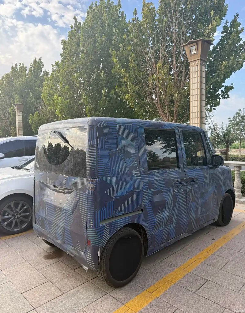 Mẫu xe điện mini giá hơn 300 triệu đồng của BYD lộ diện: Một lần sạc đi 180 km, chỉ phục vụ thị trường xe điện mini ‘màu mỡ’ nhất châu Á- Ảnh 2. Mẫu xe điện mini giá hơn 300 triệu đồng của BYD lộ diện: Một lần sạc đi 180 km, chỉ phục vụ thị trường xe điện mini ‘màu mỡ’ nhất châu Á- Ảnh 2.