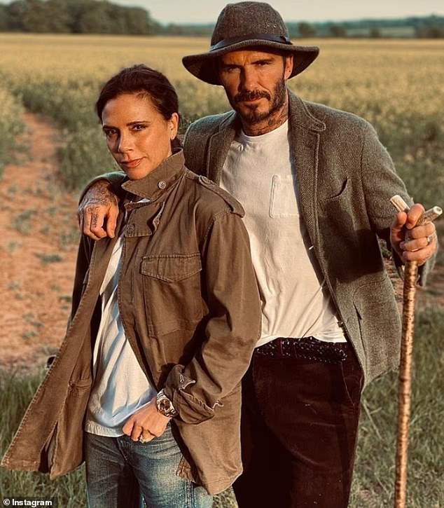 Tiểu thư Harper hôn má bố, David Beckham lại gây tranh cãi vì quá thân mật với con gái- Ảnh 4. Tiểu thư Harper hôn má bố, David Beckham lại gây tranh cãi vì quá thân mật với con gái- Ảnh 4.
