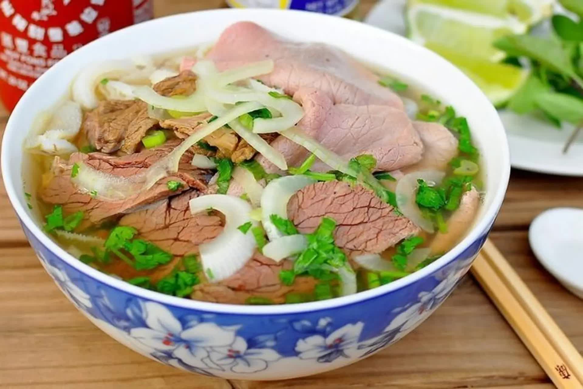 Khách Tây chỉ ra 7 lý do khiến Việt Nam trở thành điểm đến yêu thích của du khách: Số 6 gây bất ngờ- Ảnh 3. Khách Tây chỉ ra 7 lý do khiến Việt Nam trở thành điểm đến yêu thích của du khách: Số 6 gây bất ngờ- Ảnh 3.