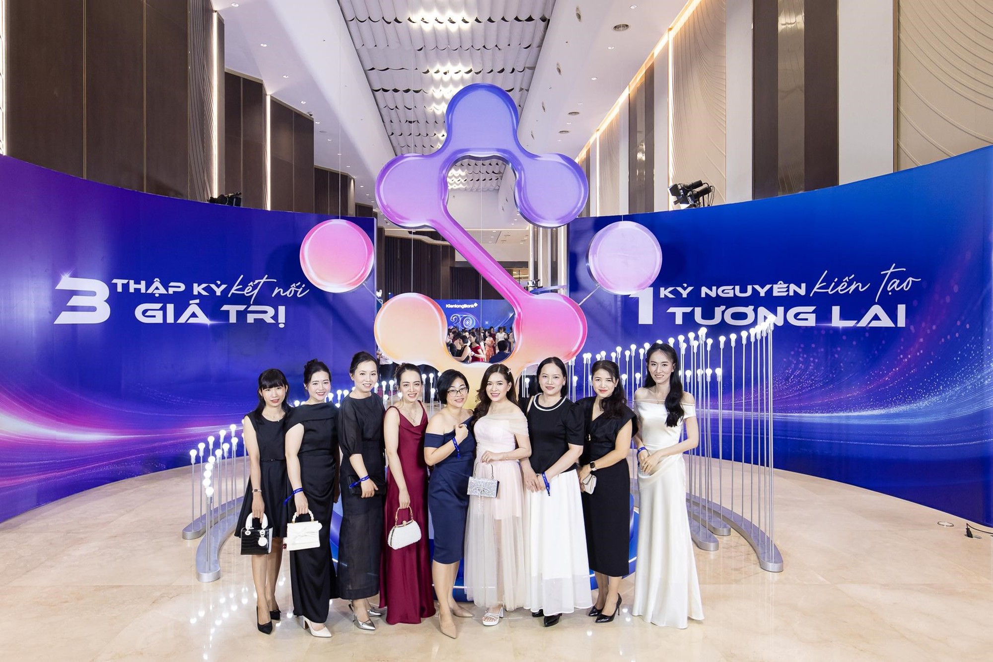 Toàn cảnh sự kiện “30 năm có 1” của KienlongBank- Ảnh 8. Toàn cảnh sự kiện “30 năm có 1” của KienlongBank- Ảnh 8.
