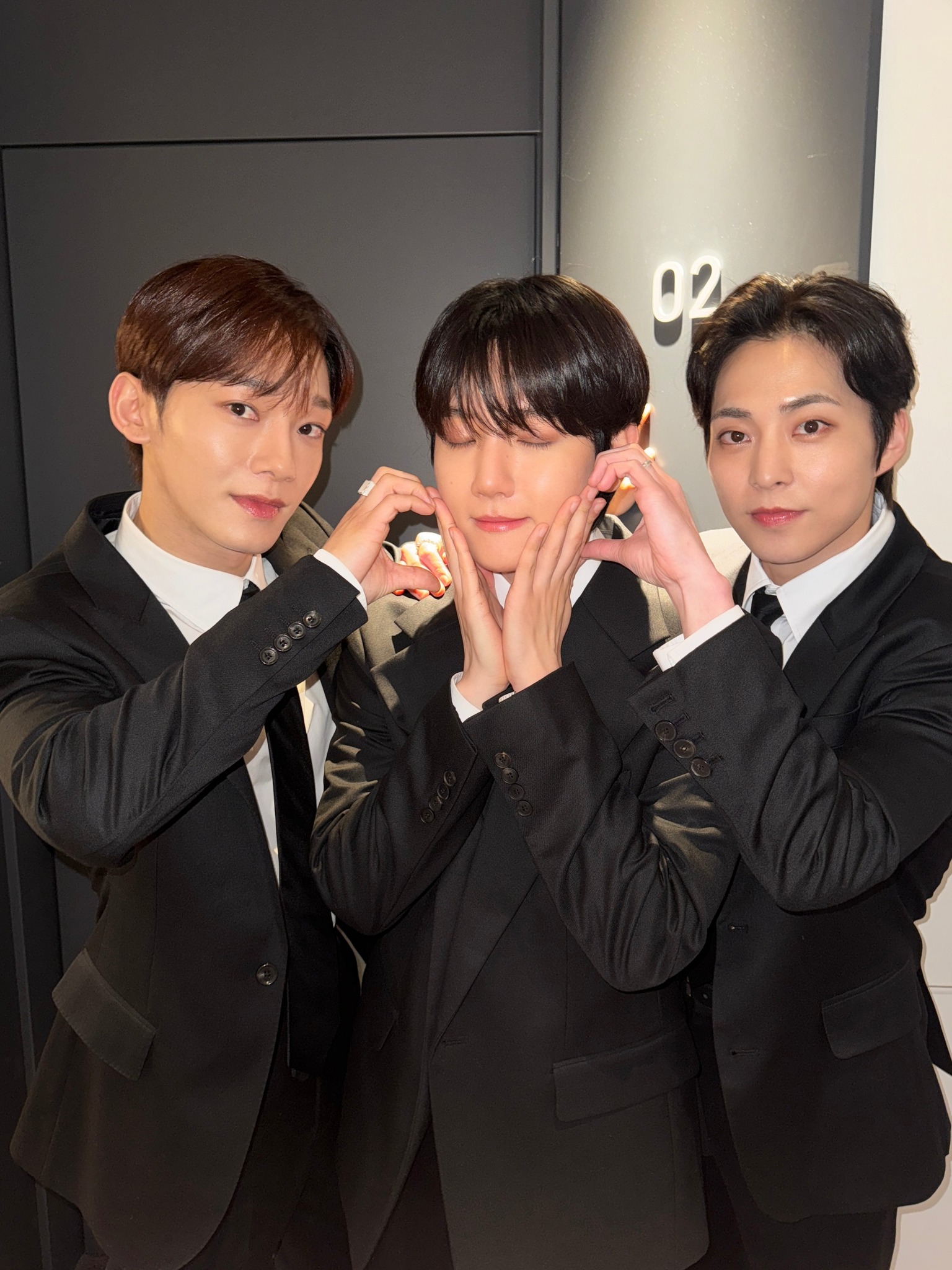 Sự hết thời của 3 thần tượng “đỉnh lưu”: Đi kiện thua đau, bị gạt phăng khỏi nhóm- Ảnh 3. Sự hết thời của 3 thần tượng “đỉnh lưu”: Đi kiện thua đau, bị gạt phăng khỏi nhóm- Ảnh 3.