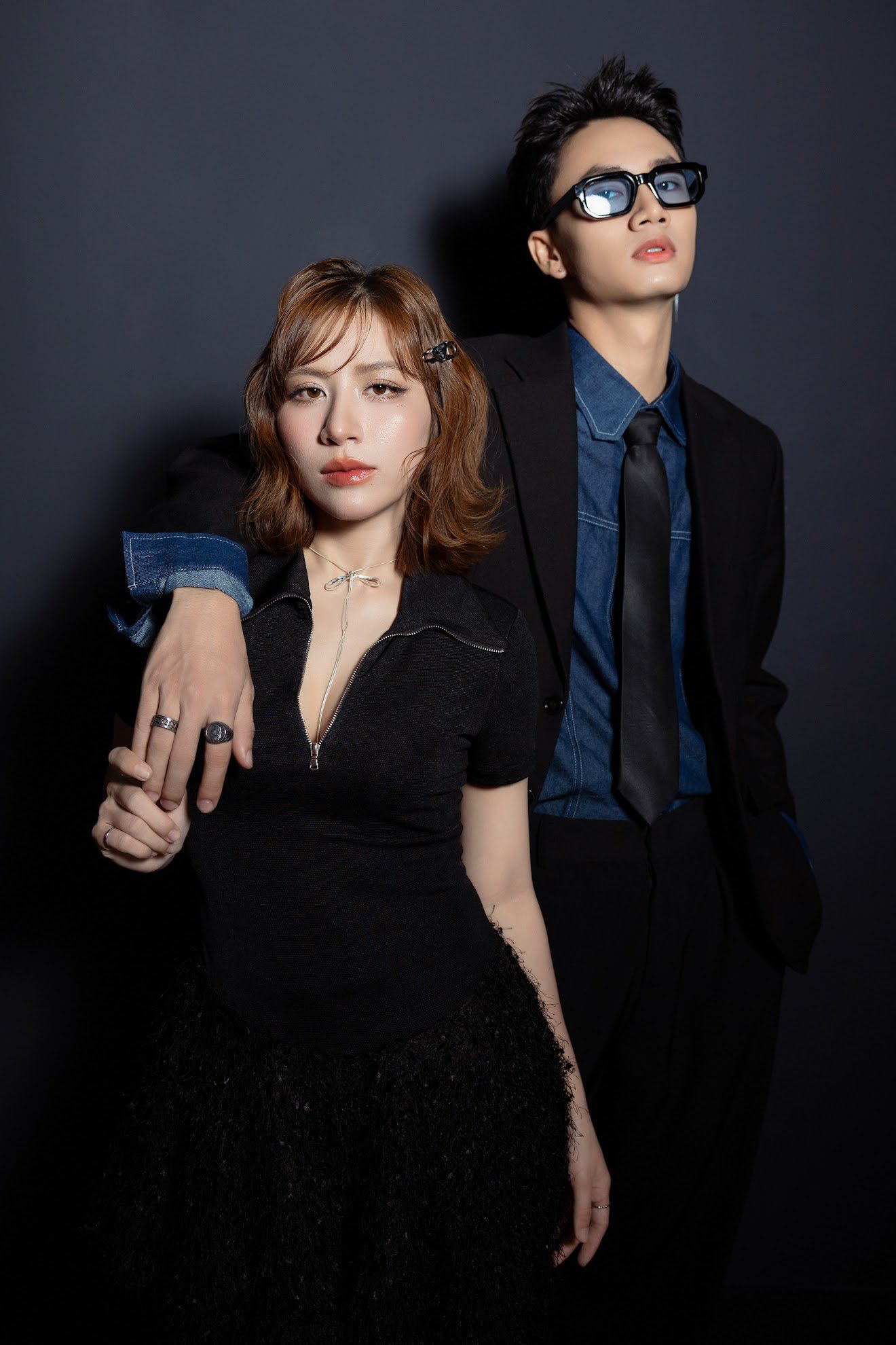 Bắt gặp cặp đôi Vbiz ngầm công khai tình cảm trước hàng trăm người, bảo sao bị đồn hẹn hò suốt 2 năm không dám cãi- Ảnh 4. Bắt gặp cặp đôi Vbiz ngầm công khai tình cảm trước hàng trăm người, bảo sao bị đồn hẹn hò suốt 2 năm không dám cãi- Ảnh 4.