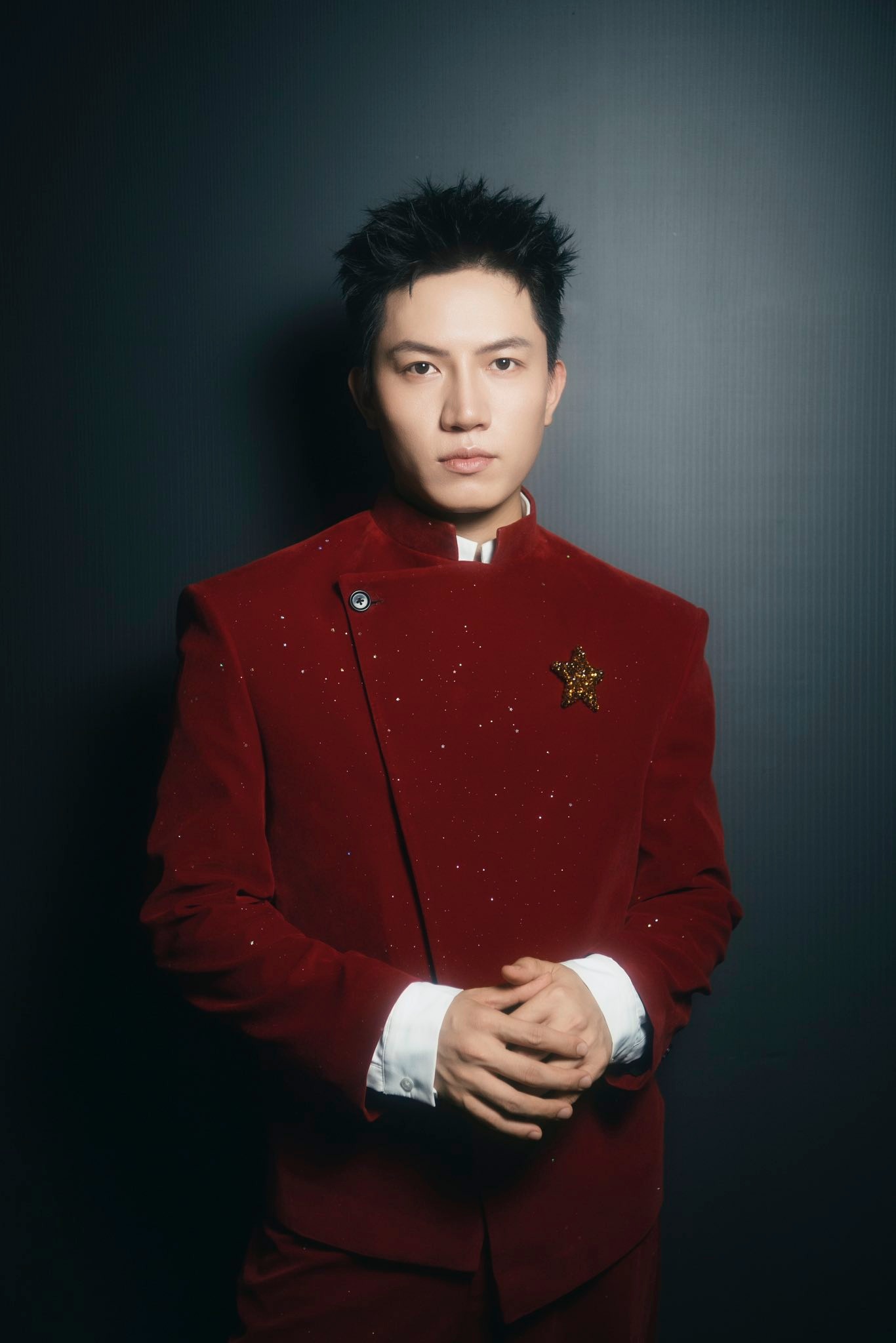 Nam ca sĩ đẹp trai giọng ngọt biết sáng tác nhạc về Bác Hồ: Đắt show nhờ thực lực- Ảnh 6.