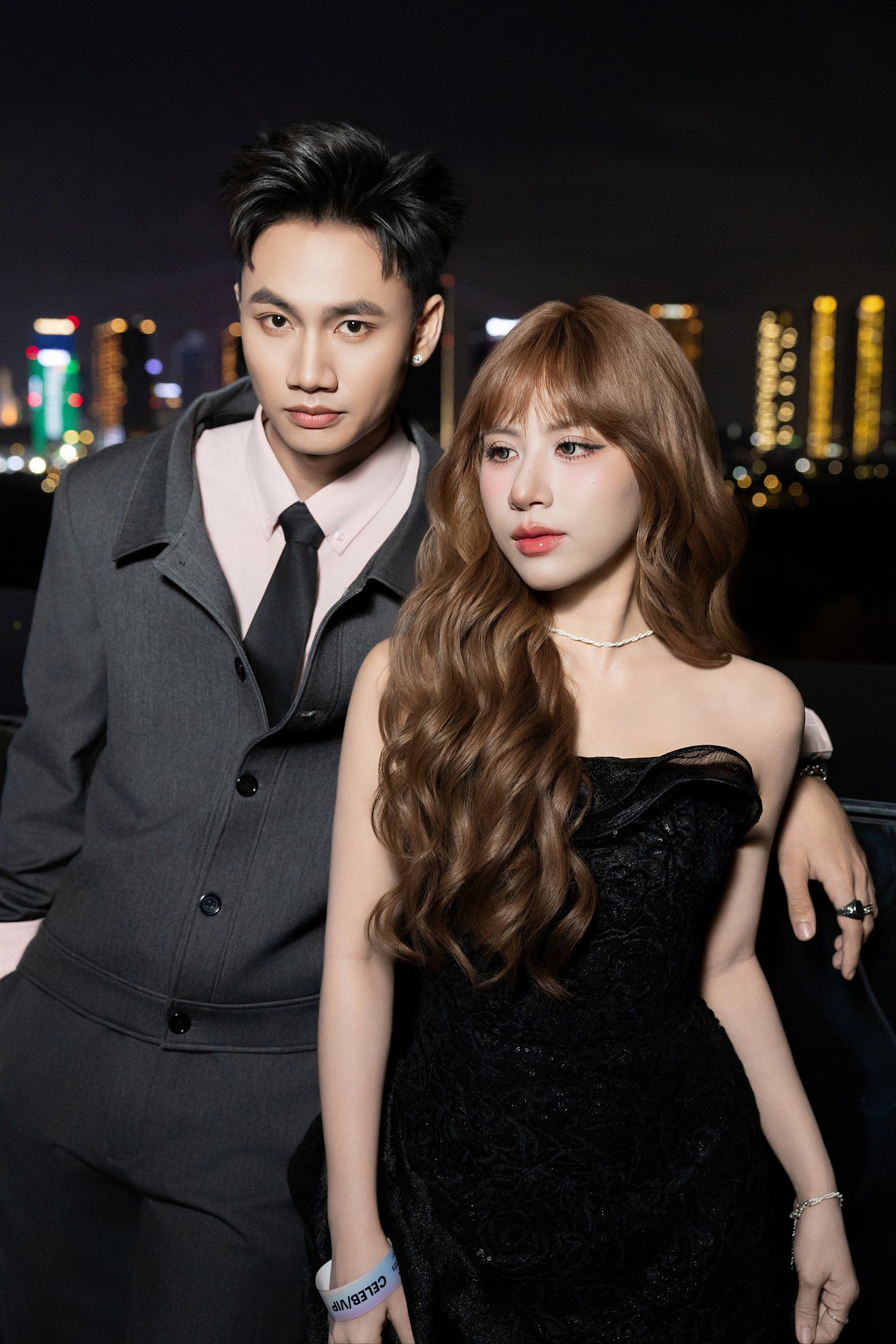 Bắt gặp cặp đôi Vbiz ngầm công khai tình cảm trước hàng trăm người, bảo sao bị đồn hẹn hò suốt 2 năm không dám cãi- Ảnh 2. Bắt gặp cặp đôi Vbiz ngầm công khai tình cảm trước hàng trăm người, bảo sao bị đồn hẹn hò suốt 2 năm không dám cãi- Ảnh 2.