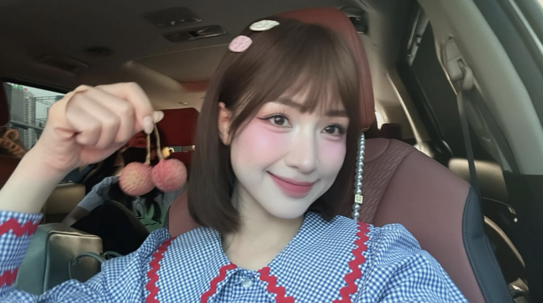 Local brand Việt thành topic hot khi được loạt  Local brand Việt thành topic hot khi được loạt