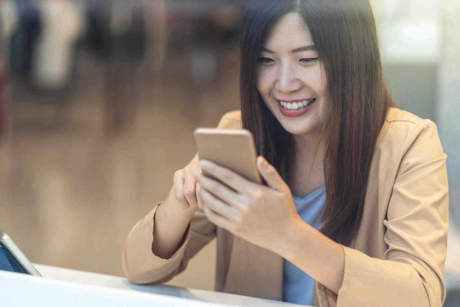 Nghe cuộc gọi số lạ, người phụ nữ SN 1993 không nói gì, cúp máy luôn vẫn nhận được thông báo: Tài khoản bị trừ 2 tỷ đồng- Ảnh 1. Nghe cuộc gọi số lạ, người phụ nữ SN 1993 không nói gì, cúp máy luôn vẫn nhận được thông báo: Tài khoản bị trừ 2 tỷ đồng- Ảnh 1.