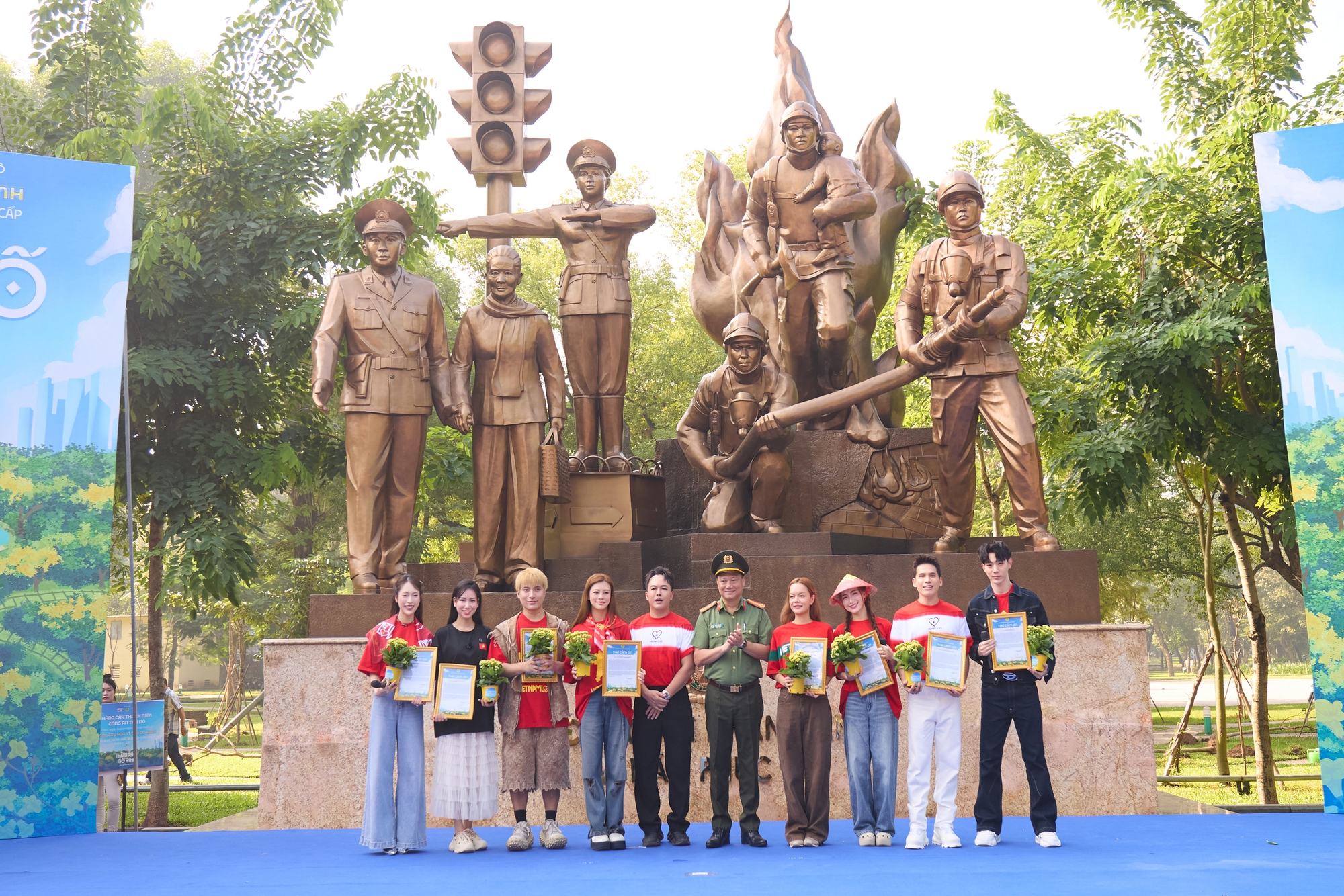 Hoà Minzy, Phạm Quỳnh Anh chung tay làm 1 việc đặc biệt, nhưng spotlight thuộc về 1 Anh trai- Ảnh 6. Hoà Minzy, Phạm Quỳnh Anh chung tay làm 1 việc đặc biệt, nhưng spotlight thuộc về 1 Anh trai- Ảnh 6.