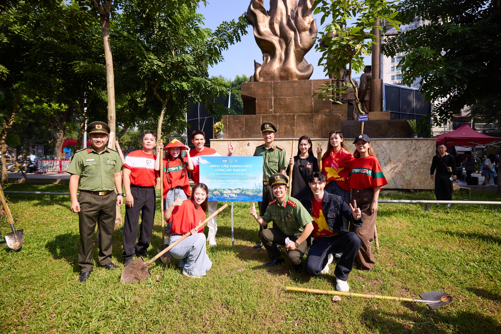 Hoà Minzy, Phạm Quỳnh Anh chung tay làm 1 việc đặc biệt, nhưng spotlight thuộc về 1 Anh trai- Ảnh 5. Hoà Minzy, Phạm Quỳnh Anh chung tay làm 1 việc đặc biệt, nhưng spotlight thuộc về 1 Anh trai- Ảnh 5.