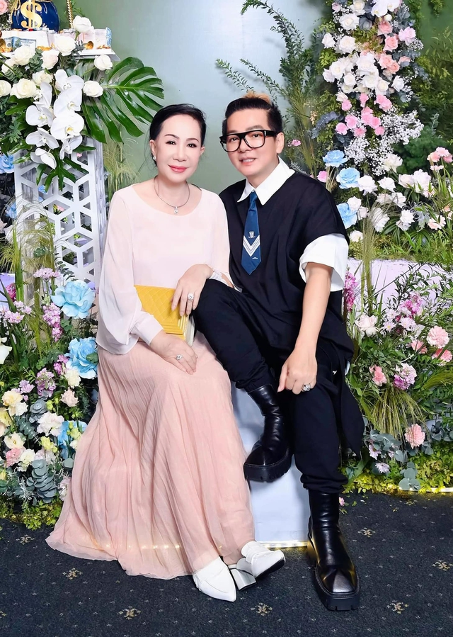 Vũ Hà và vợ hơn 8 tuổi: Luôn hôn nhau trước khi ra khỏi nhà, sống chung hơn 3 thập kỷ chưa có con- Ảnh 3. Vũ Hà và vợ hơn 8 tuổi: Luôn hôn nhau trước khi ra khỏi nhà, sống chung hơn 3 thập kỷ chưa có con- Ảnh 3.