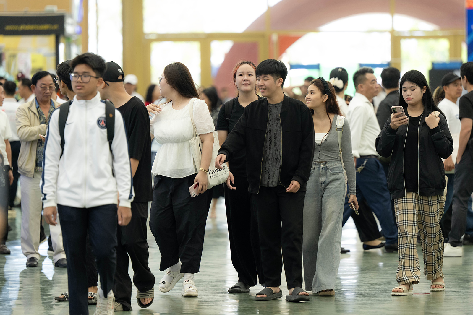 Có gì ở Hội chợ Mùa Thu mà đông vui thế này?- Ảnh 14.