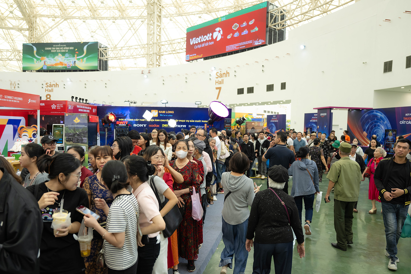 Có gì ở Hội chợ Mùa Thu mà đông vui thế này?- Ảnh 20.