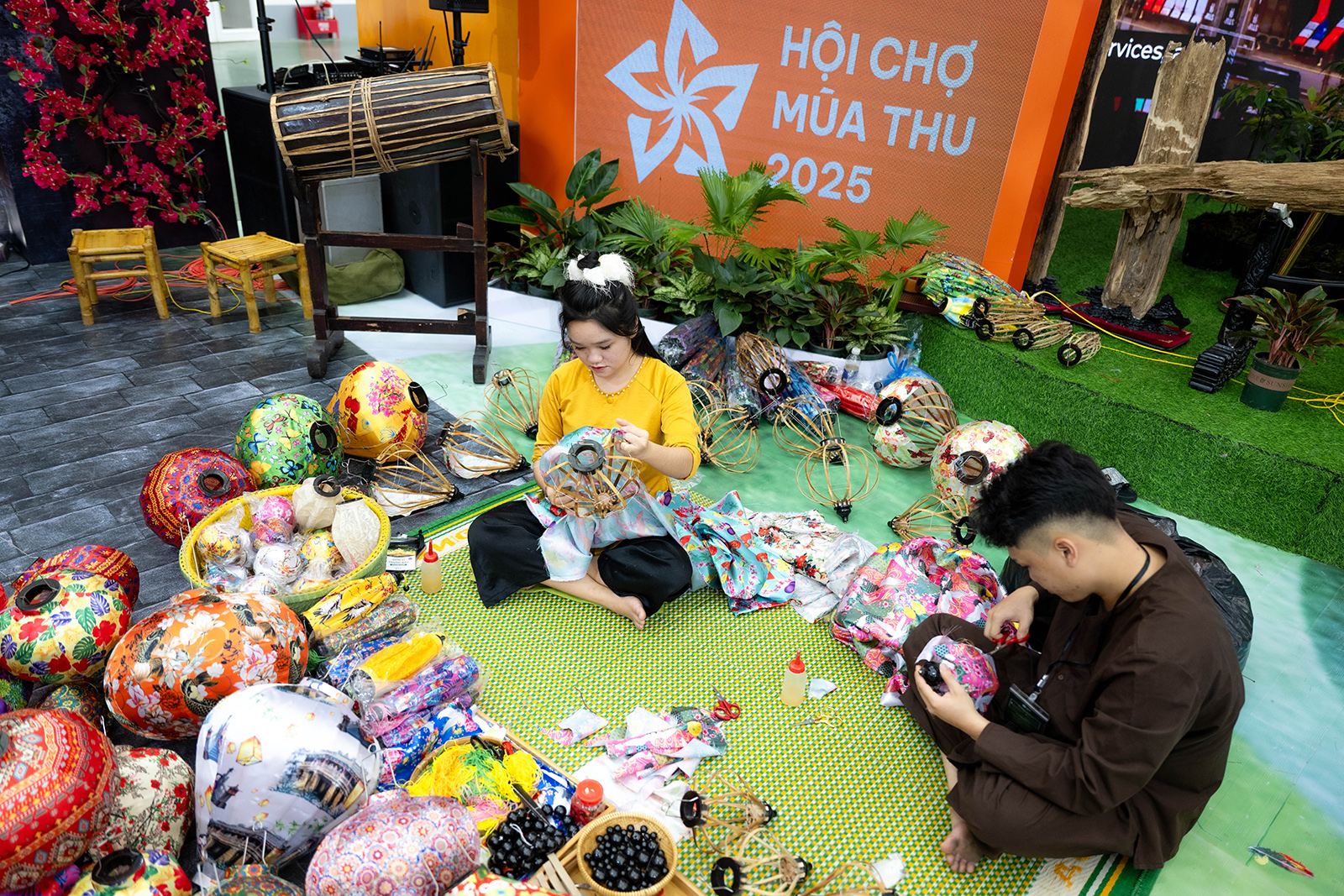 Có gì ở Hội chợ Mùa Thu mà đông vui thế này?- Ảnh 5.