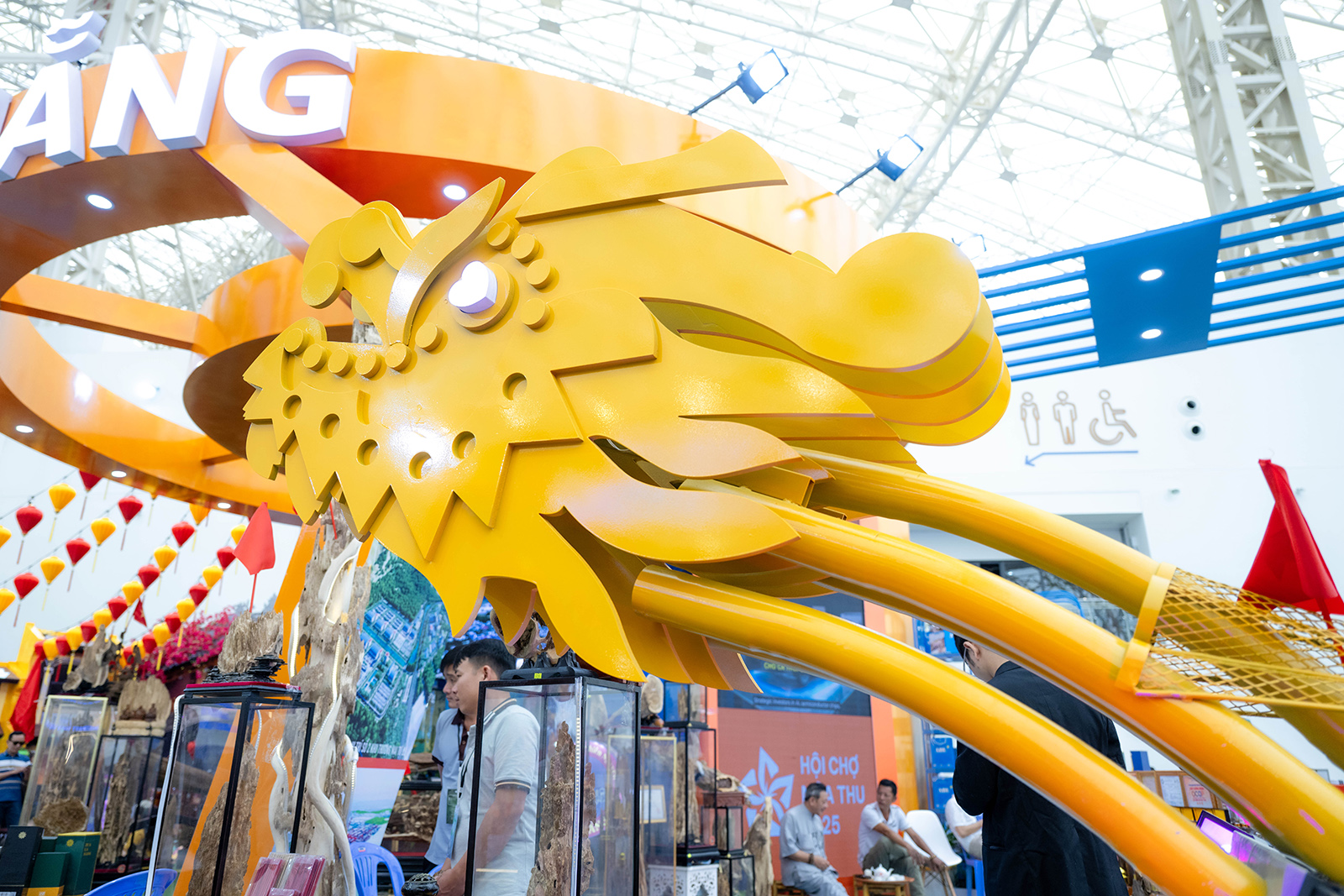 Có gì ở Hội chợ Mùa Thu mà đông vui thế này?- Ảnh 3.