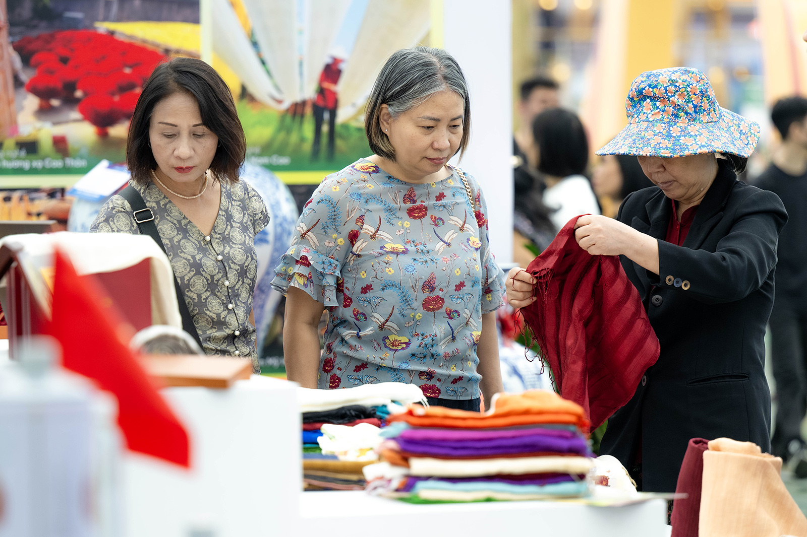 Có gì ở Hội chợ Mùa Thu mà đông vui thế này?- Ảnh 13.