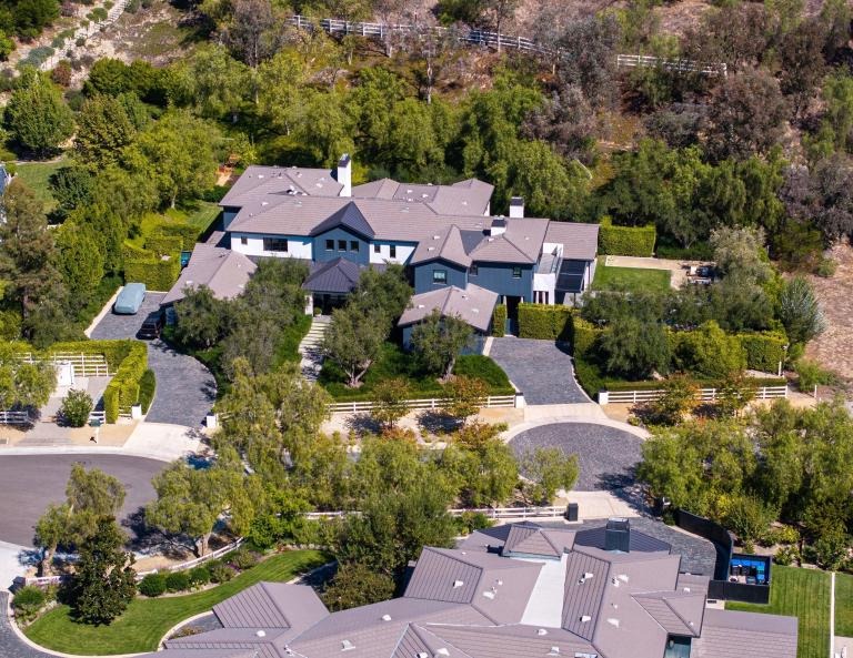 "Nữ diễn viên phim giờ vàng" quá khổ, phải đi hỏi vũ nữ thoát y chồng ở đâu- Ảnh 3. "Nữ diễn viên phim giờ vàng" quá khổ, phải đi hỏi vũ nữ thoát y chồng ở đâu- Ảnh 3.