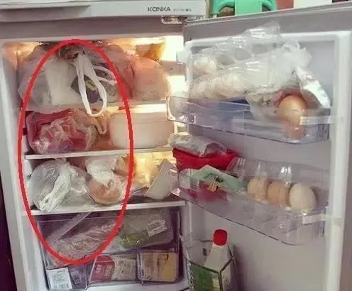 Túi nilon là  Túi nilon là