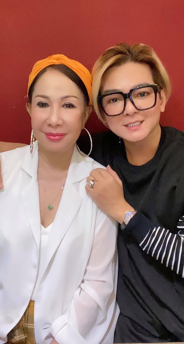 Vũ Hà và vợ hơn 8 tuổi: Luôn hôn nhau trước khi ra khỏi nhà, sống chung hơn 3 thập kỷ chưa có con- Ảnh 7. Vũ Hà và vợ hơn 8 tuổi: Luôn hôn nhau trước khi ra khỏi nhà, sống chung hơn 3 thập kỷ chưa có con- Ảnh 7.