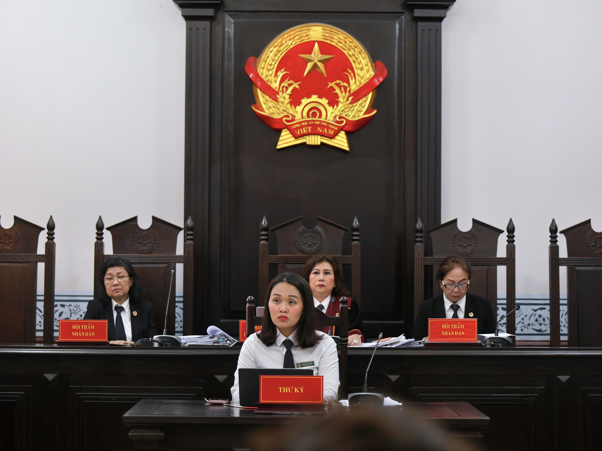 Mẹ kế của cố diễn viên, người mẫu Đức Tiến bất ngờ cho lời khai tại tòa- Ảnh 1. Mẹ kế của cố diễn viên, người mẫu Đức Tiến bất ngờ cho lời khai tại tòa- Ảnh 1.
