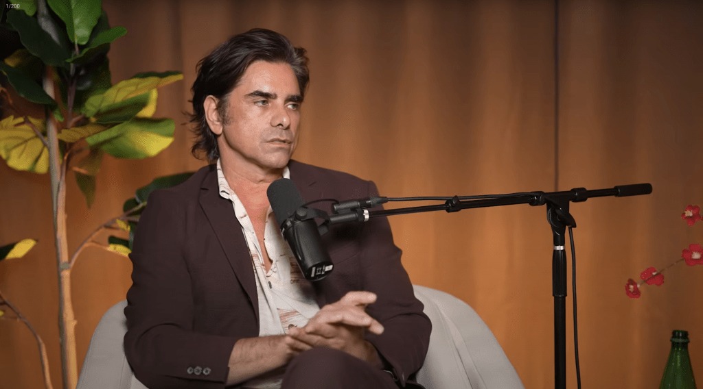 "Nữ diễn viên phim giờ vàng" quá khổ, phải đi hỏi vũ nữ thoát y chồng ở đâu- Ảnh 2. "Nữ diễn viên phim giờ vàng" quá khổ, phải đi hỏi vũ nữ thoát y chồng ở đâu- Ảnh 2.