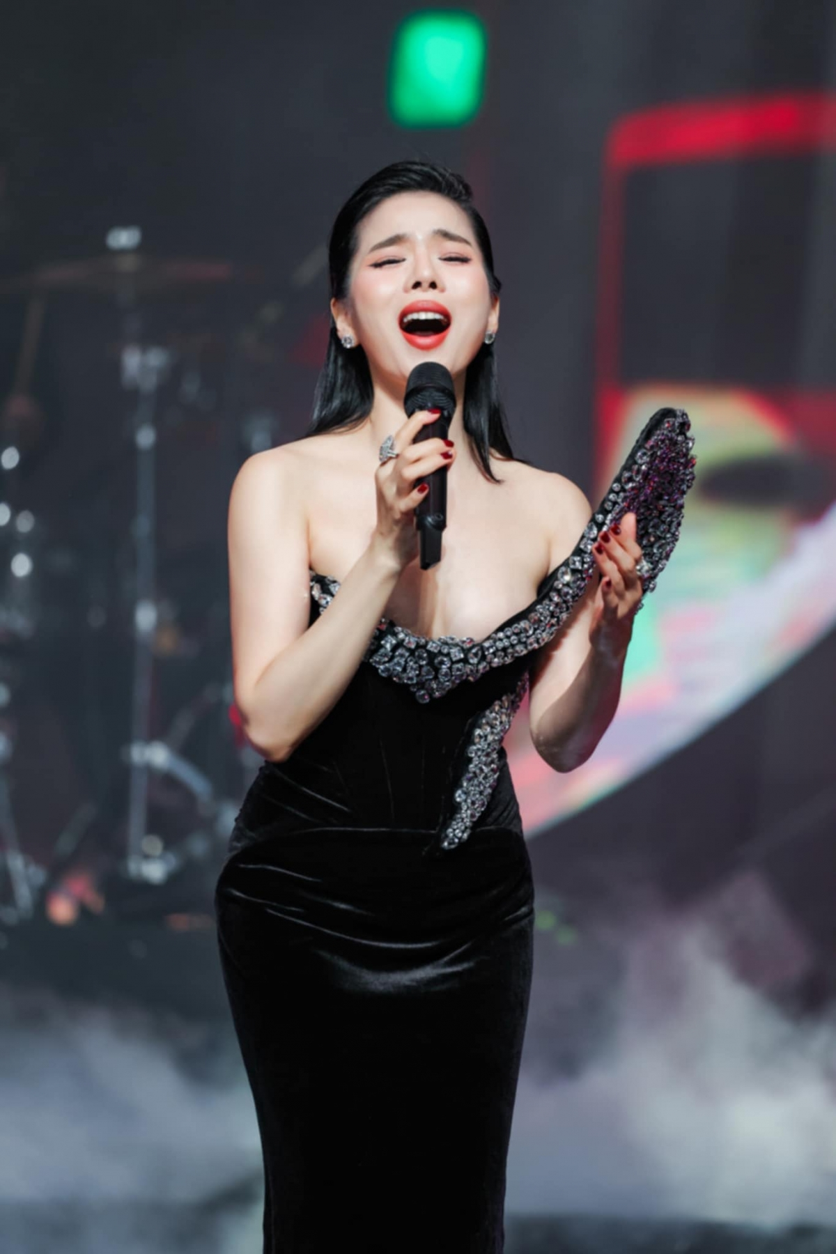 Bất động sản từ Nam chí Bắc, từ Việt Nam đến nước ngoài của Lệ Quyên- Ảnh 2.