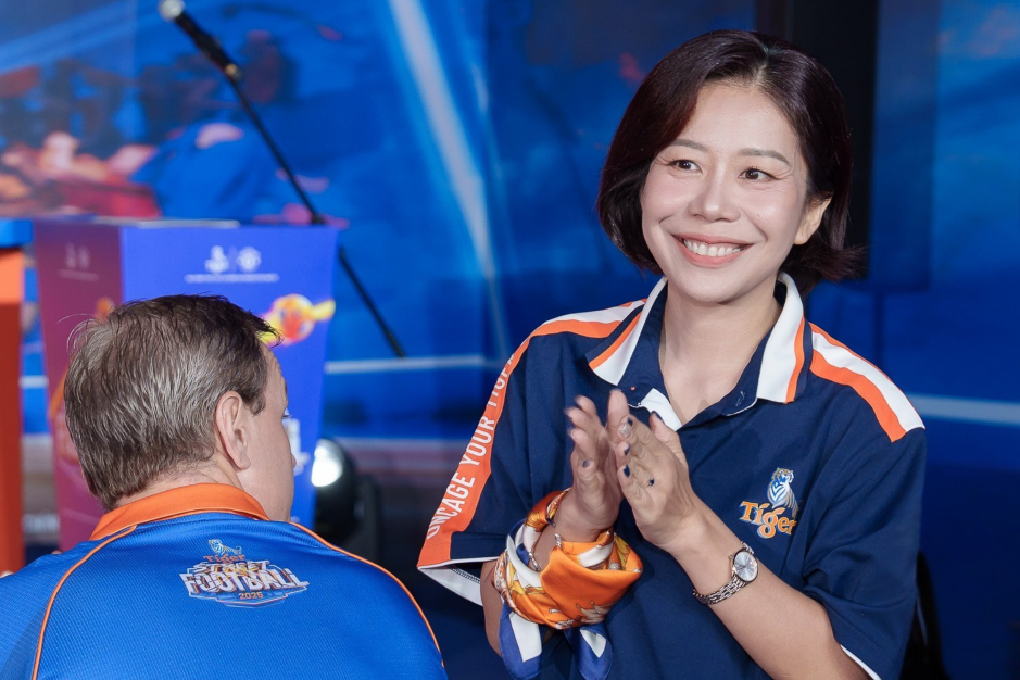 Khi 3.300 cầu thủ Việt cùng huyền thoại Manchester United tạo nên cơn sốt bóng đá đường phố- Ảnh 2.