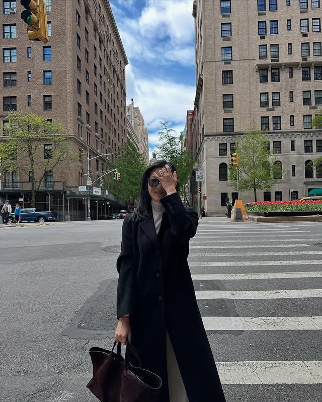 Cô gái châu Á cưới hậu duệ gia tộc Givenchy: Nhan sắc như bản tình ca, style sang đến mức Google cũng bối rối- Ảnh 10. Cô gái châu Á cưới hậu duệ gia tộc Givenchy: Nhan sắc như bản tình ca, style sang đến mức Google cũng bối rối- Ảnh 10.