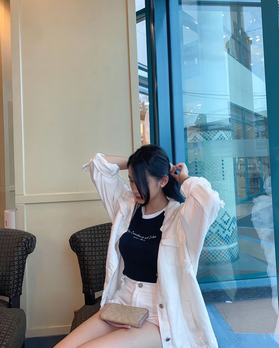 photo-1761641982265