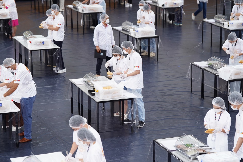 RMIT và KOTO xác lập kỷ lục Guinness, gây quỹ cho thanh thiếu niên có hoàn cảnh khó khăn- Ảnh 3. RMIT và KOTO xác lập kỷ lục Guinness, gây quỹ cho thanh thiếu niên có hoàn cảnh khó khăn- Ảnh 3.