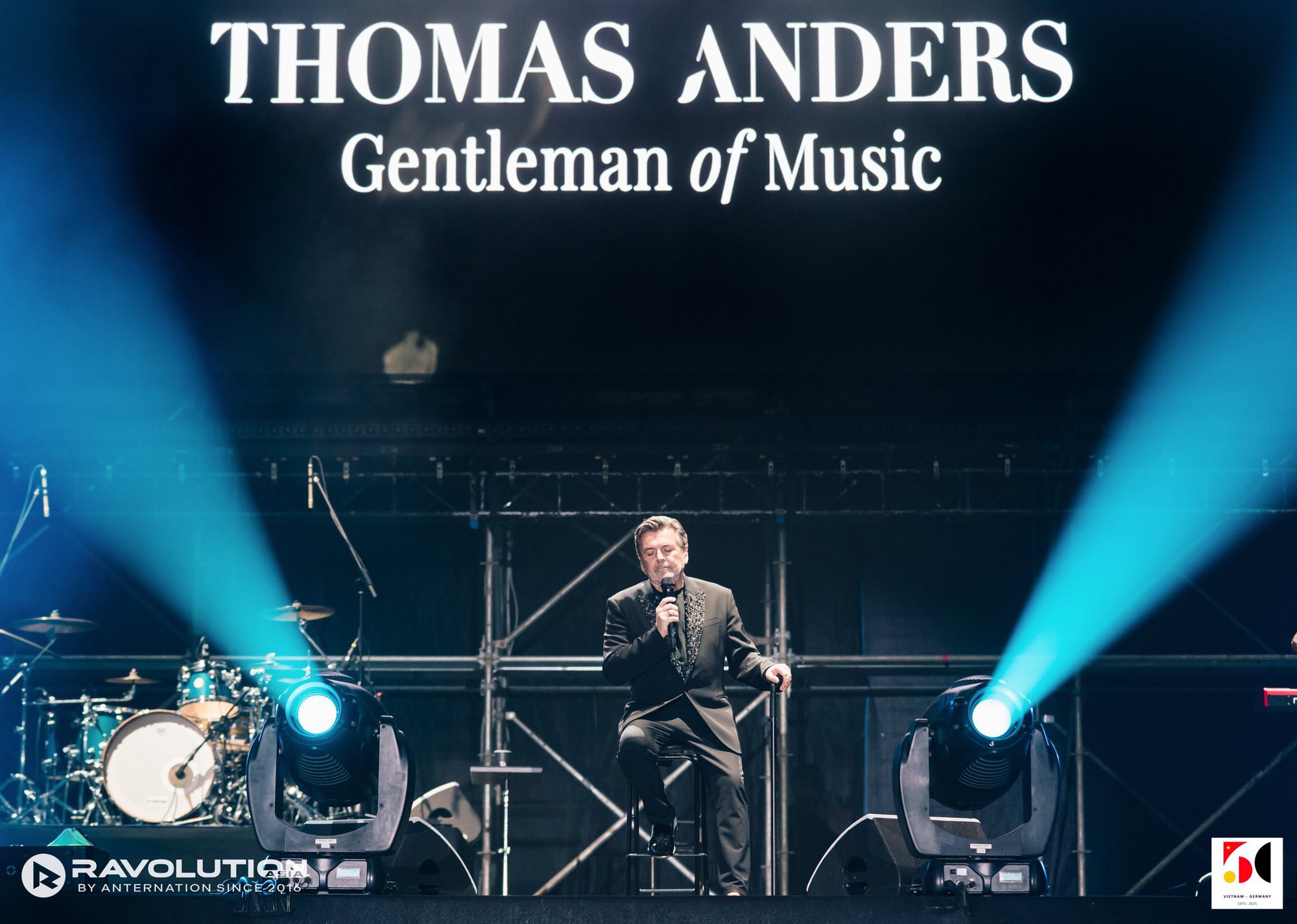 Emily Wagner 10 tuổi tỏa sáng trên cùng sân khấu với Thomas Anders - Modern Talking- Ảnh 4. Emily Wagner 10 tuổi tỏa sáng trên cùng sân khấu với Thomas Anders - Modern Talking- Ảnh 4.