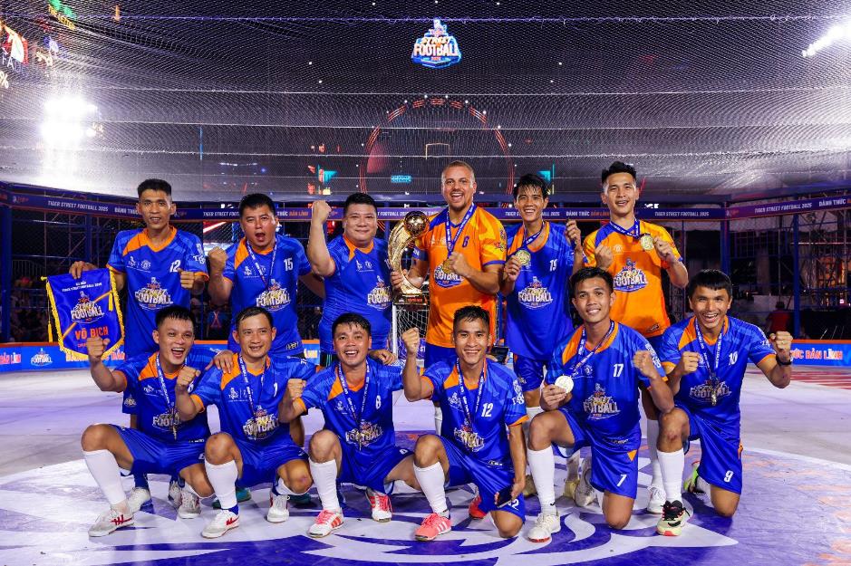 Khi 3.300 cầu thủ Việt cùng huyền thoại Manchester United tạo nên cơn sốt bóng đá đường phố- Ảnh 4.