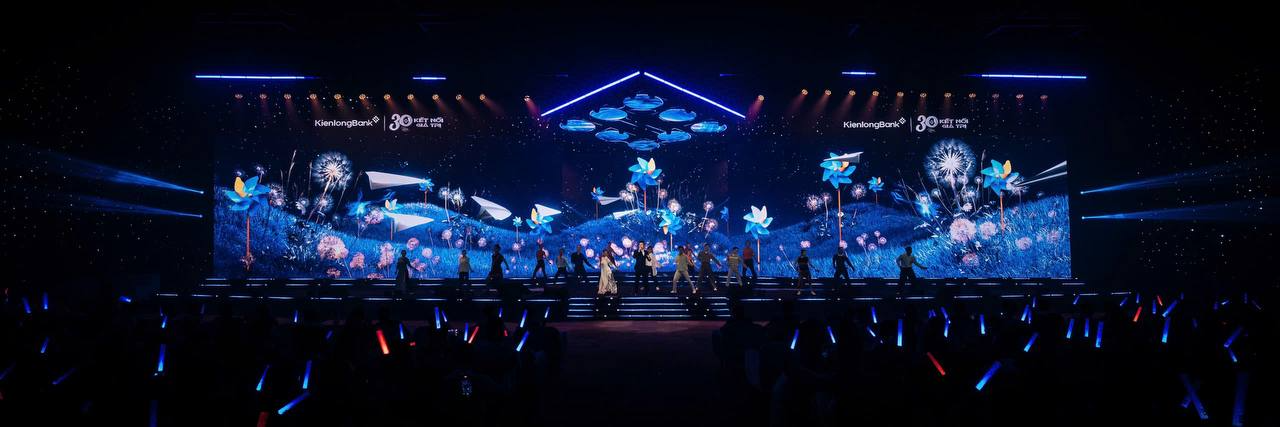 “Concert công nghệ” KienlongBank 30 năm vẫn chưa hạ nhiệt: Dân mạng phát hiện điều đặc biệt phía sau- Ảnh 9. “Concert công nghệ” KienlongBank 30 năm vẫn chưa hạ nhiệt: Dân mạng phát hiện điều đặc biệt phía sau- Ảnh 9.