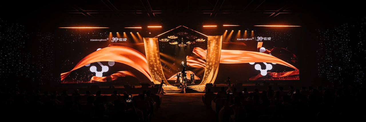 “Concert công nghệ” KienlongBank 30 năm vẫn chưa hạ nhiệt: Dân mạng phát hiện điều đặc biệt phía sau- Ảnh 8. “Concert công nghệ” KienlongBank 30 năm vẫn chưa hạ nhiệt: Dân mạng phát hiện điều đặc biệt phía sau- Ảnh 8.