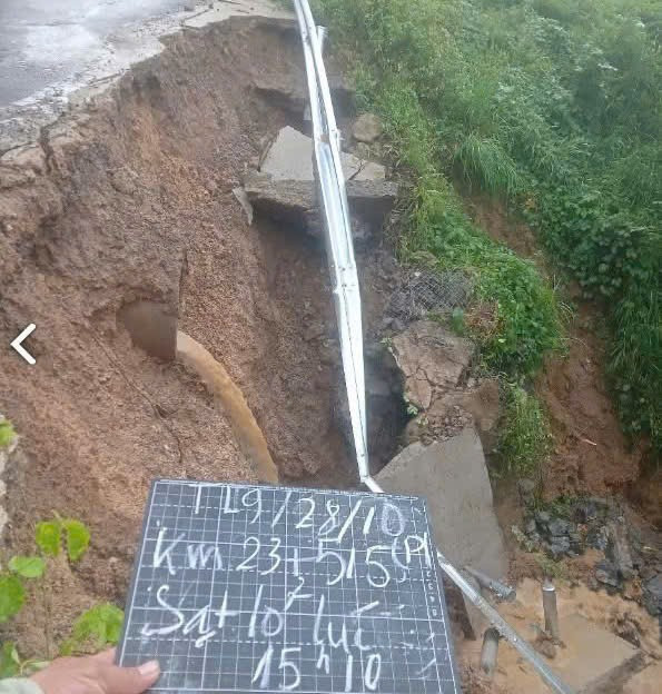 Khánh Hòa: Nhiều điểm sạt lở chia cắt giao thông trên đèo Khánh Sơn- Ảnh 2.