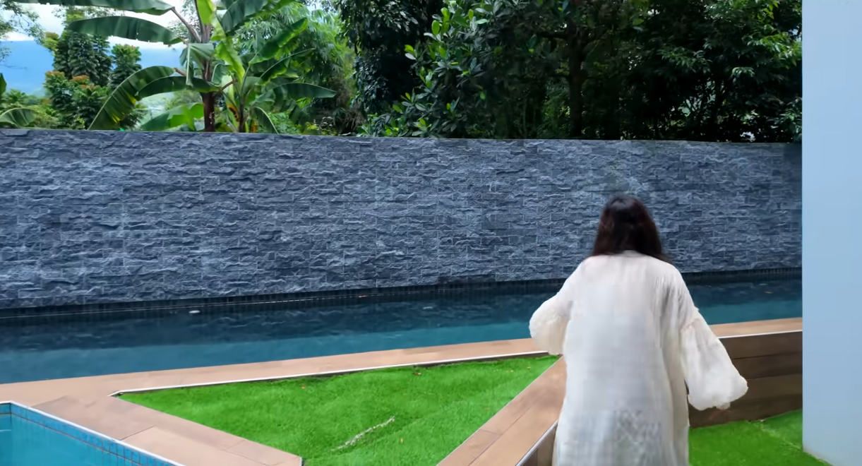 Nữ nghệ sĩ 35 tuổi vừa chăm chồng bệnh nặng vừa xây biệt thự, trả 77 triệu tiền điện vì mắc một sai lầm- Ảnh 4. Nữ nghệ sĩ 35 tuổi vừa chăm chồng bệnh nặng vừa xây biệt thự, trả 77 triệu tiền điện vì mắc một sai lầm- Ảnh 4.