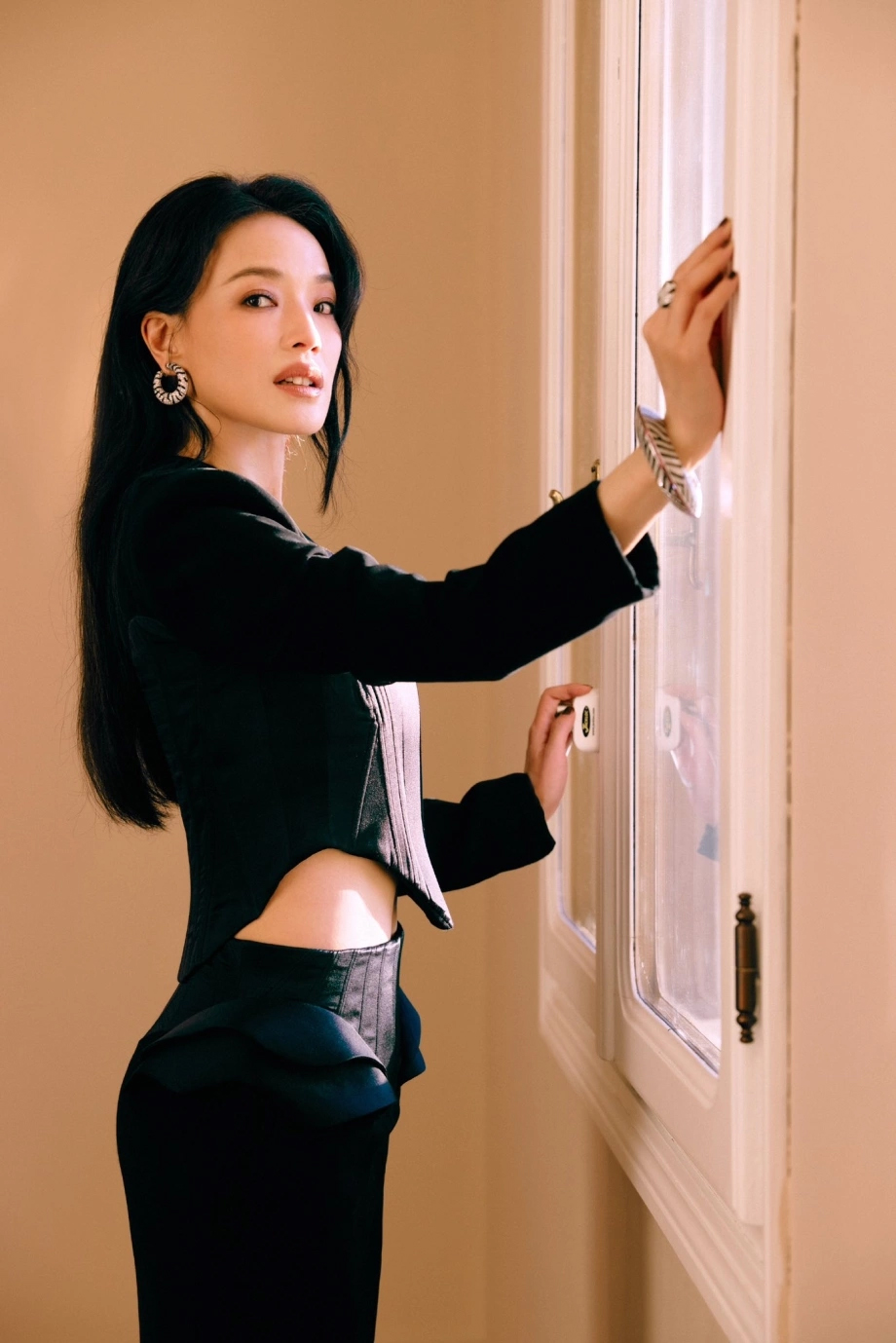 Không mài xương hay tiêm botox: 6 mỹ nhân này đang chứng minh cho bạn thấy khuôn mặt vuông sẽ quyến rũ hơn, lại còn trẻ cực lâu!- Ảnh 5.