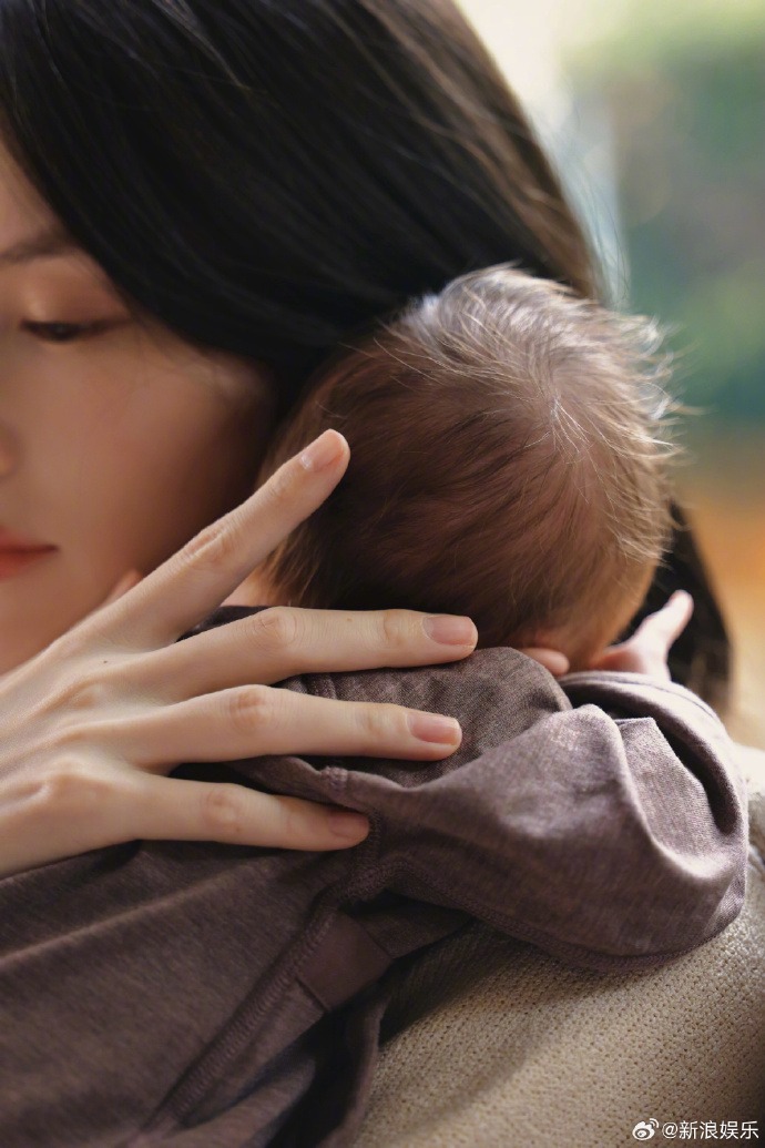 Quý tử xịn nhất showbiz: Mẹ là siêu mẫu, bố là thiếu gia, vừa chào đời đã được ký hợp đồng bạc tỷ!- Ảnh 11. Quý tử xịn nhất showbiz: Mẹ là siêu mẫu, bố là thiếu gia, vừa chào đời đã được ký hợp đồng bạc tỷ!- Ảnh 11.