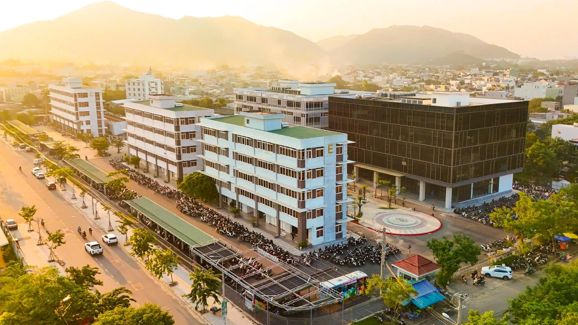 Ngôi trường miền Trung nhiều năm liên tiếp lọt top ĐH tốt nhất thế giới, sở hữu combo khuôn viên đẹp và chất lượng hàng đầu- Ảnh 1. Ngôi trường miền Trung nhiều năm liên tiếp lọt top ĐH tốt nhất thế giới, sở hữu combo khuôn viên đẹp và chất lượng hàng đầu- Ảnh 1.