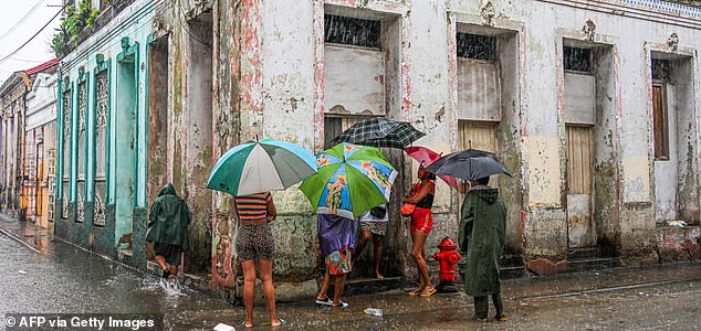 Ph&aacute; huỷ 1 s&acirc;n bay, si&ecirc;u b&atilde;o Melissa tiếp tục quần thảo với sức mạnh chưa từng c&oacute; tại quốc gia n&agrave;y- Ảnh 5.