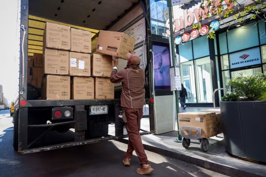 Hãng giao hàng nổi tiếng sa thải 48.000 lao động, lớn nhất trong 20 năm của lịch sử công ty- Ảnh 1. Hãng giao hàng nổi tiếng sa thải 48.000 lao động, lớn nhất trong 20 năm của lịch sử công ty- Ảnh 1.