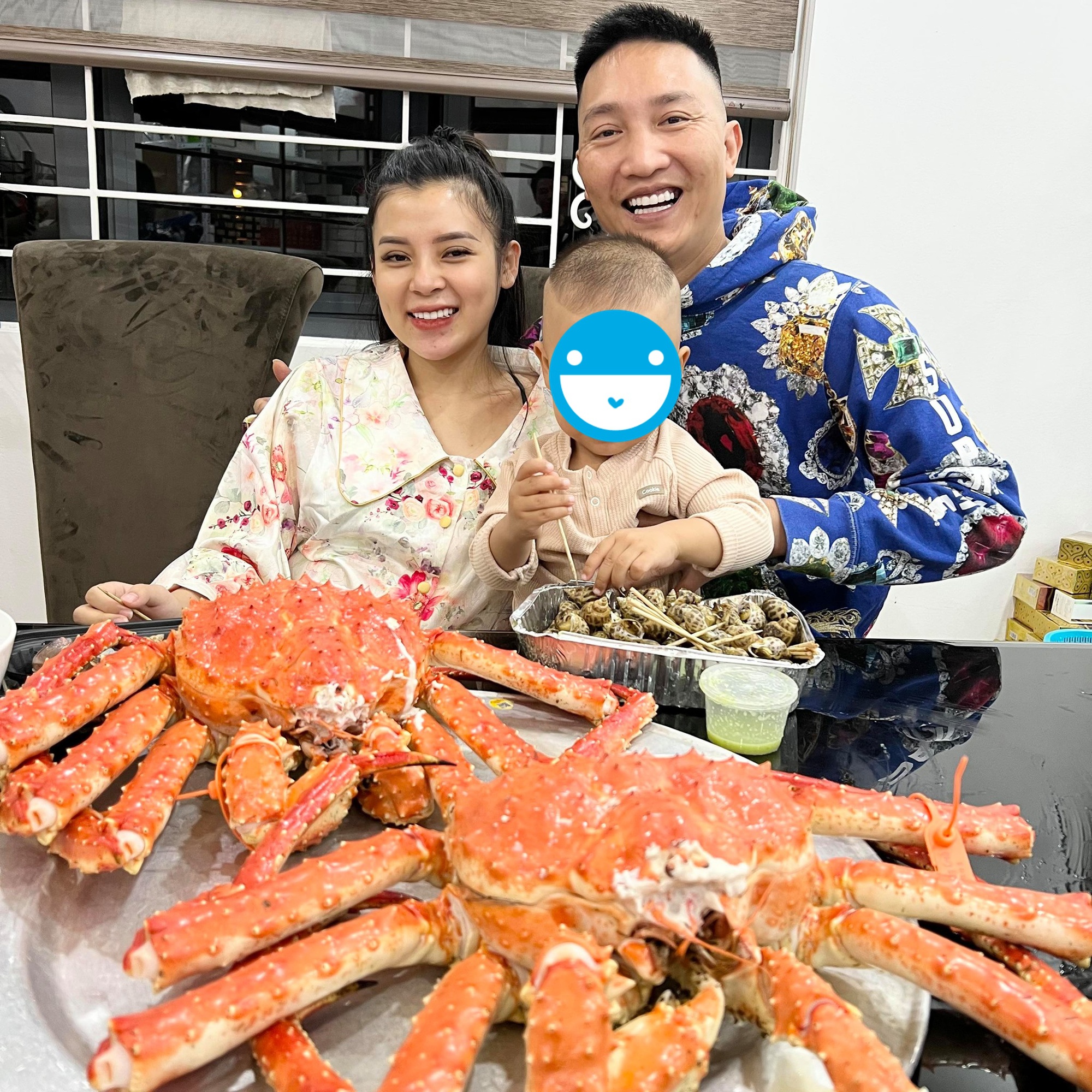 Bữa ăn của Huấn Hoa Hồng- Ảnh 1.