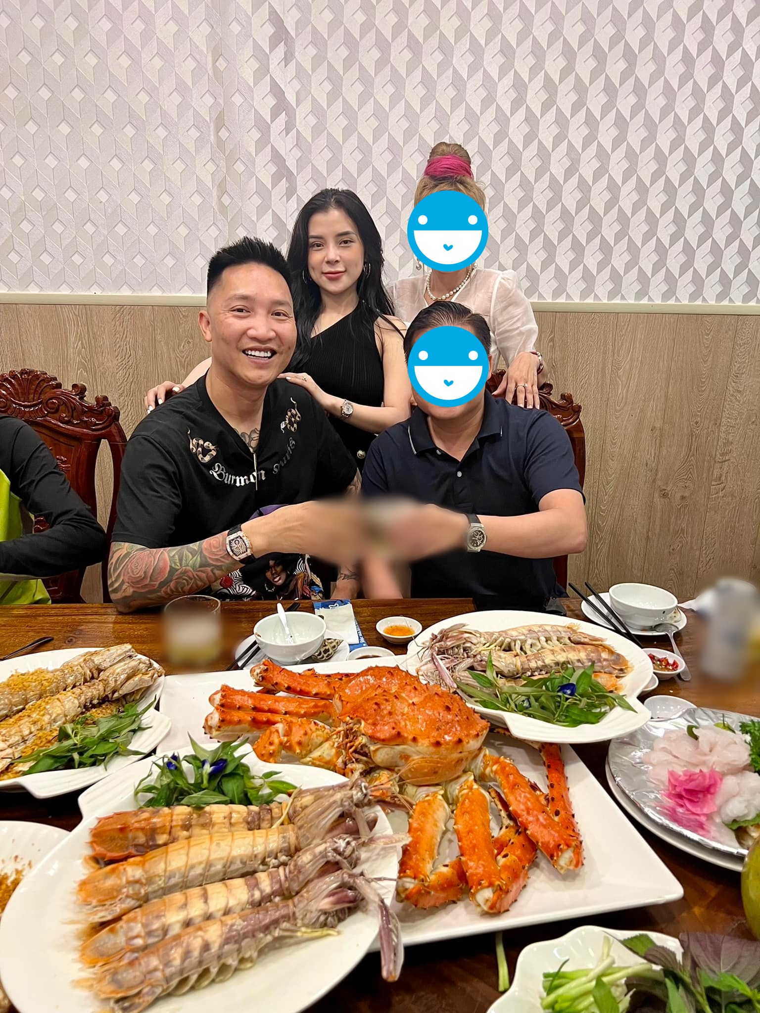 Bữa ăn của Huấn Hoa Hồng- Ảnh 3.