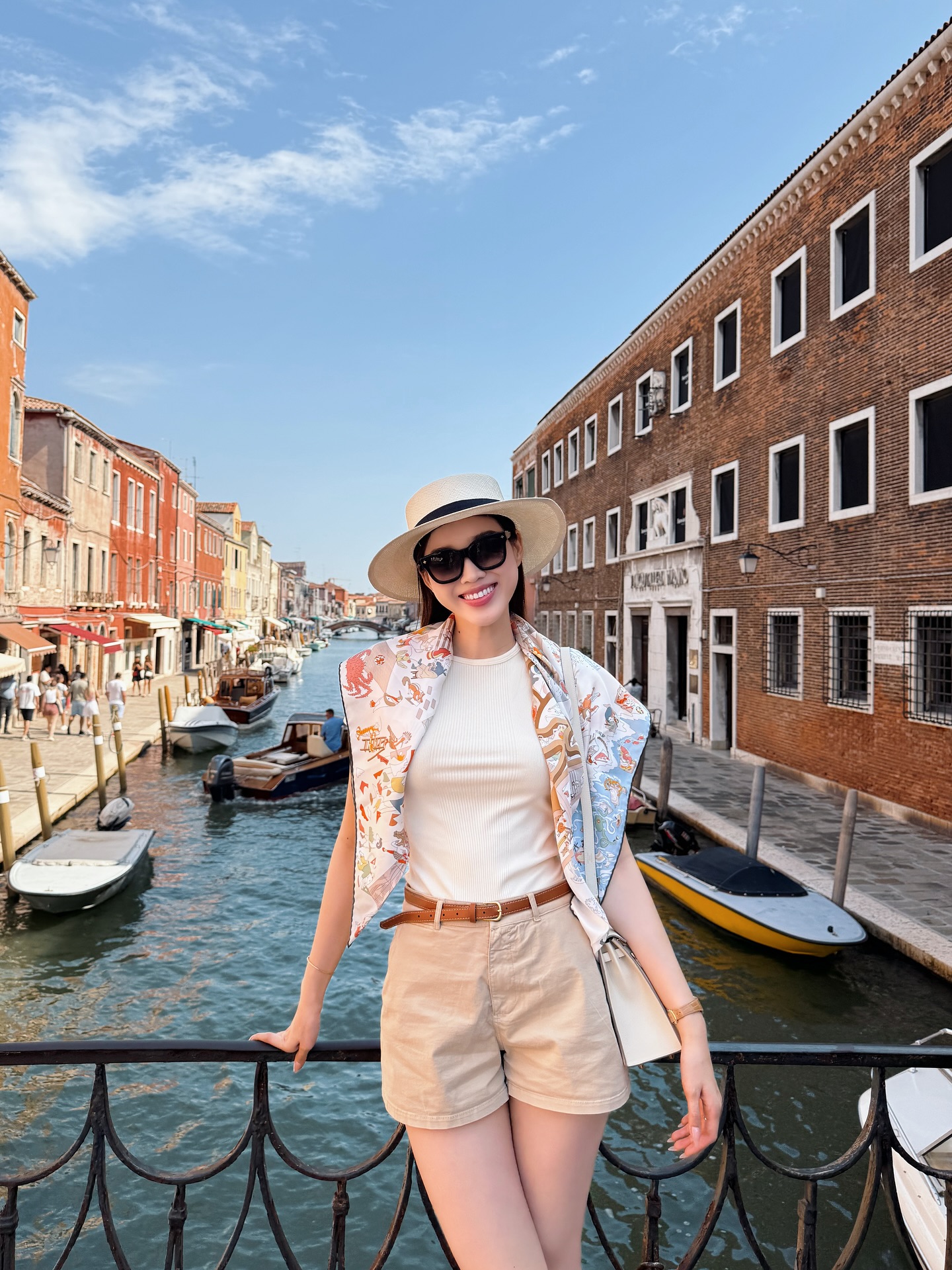 Phong cách thời trang mỗi người một vẻ của 4 nàng dâu hào môn nổi tiếng nhất- Ảnh 3. Phong cách thời trang mỗi người một vẻ của 4 nàng dâu hào môn nổi tiếng nhất- Ảnh 3.