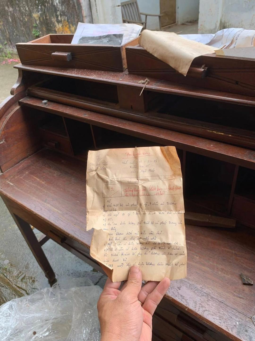 Bài kiểm tra 2 điểm bị giấu 28 năm- Ảnh 1. Bài kiểm tra 2 điểm bị giấu 28 năm- Ảnh 1.