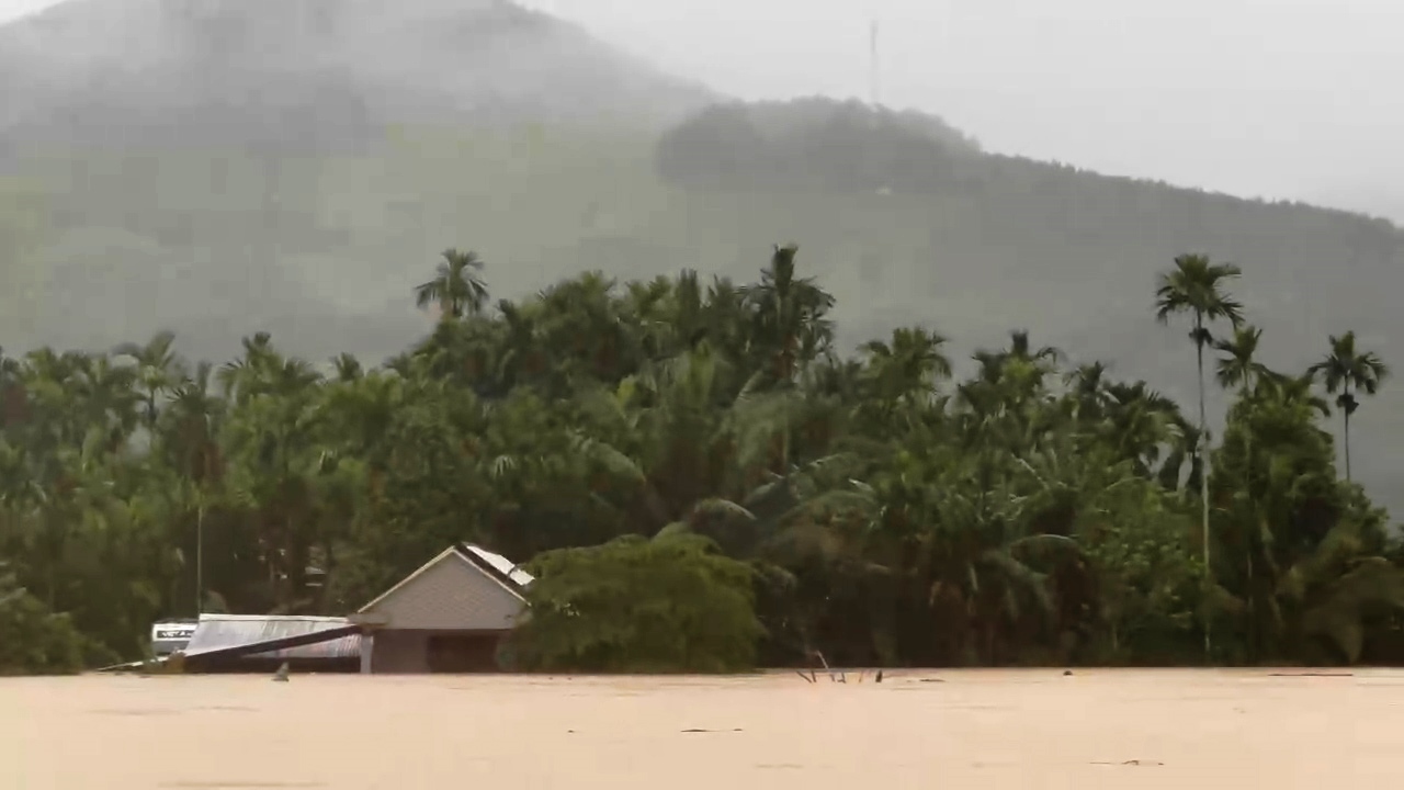 Lũ trên sông Vu Gia - Thu Bồn phá vỡ kỷ lục lịch sử năm 1964, Đà Nẵng đối mặt đại hồng thủy- Ảnh 1. Lũ trên sông Vu Gia - Thu Bồn phá vỡ kỷ lục lịch sử năm 1964, Đà Nẵng đối mặt đại hồng thủy- Ảnh 1.