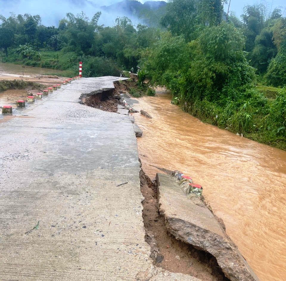 Khẩn cấp ngăn chặn lũ tràn vào trung tâm Quảng Ngãi- Ảnh 5. Khẩn cấp ngăn chặn lũ tràn vào trung tâm Quảng Ngãi- Ảnh 5.