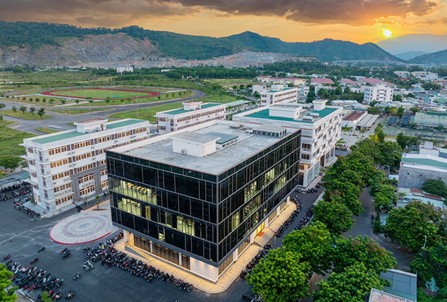 Ngôi trường miền Trung nhiều năm liên tiếp lọt top ĐH tốt nhất thế giới, sở hữu combo khuôn viên đẹp và chất lượng hàng đầu- Ảnh 3. Ngôi trường miền Trung nhiều năm liên tiếp lọt top ĐH tốt nhất thế giới, sở hữu combo khuôn viên đẹp và chất lượng hàng đầu- Ảnh 3.